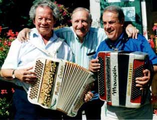 Claude Barbottin avec l'accord&eacute;oniste Roger Sy et Dany Maurice
